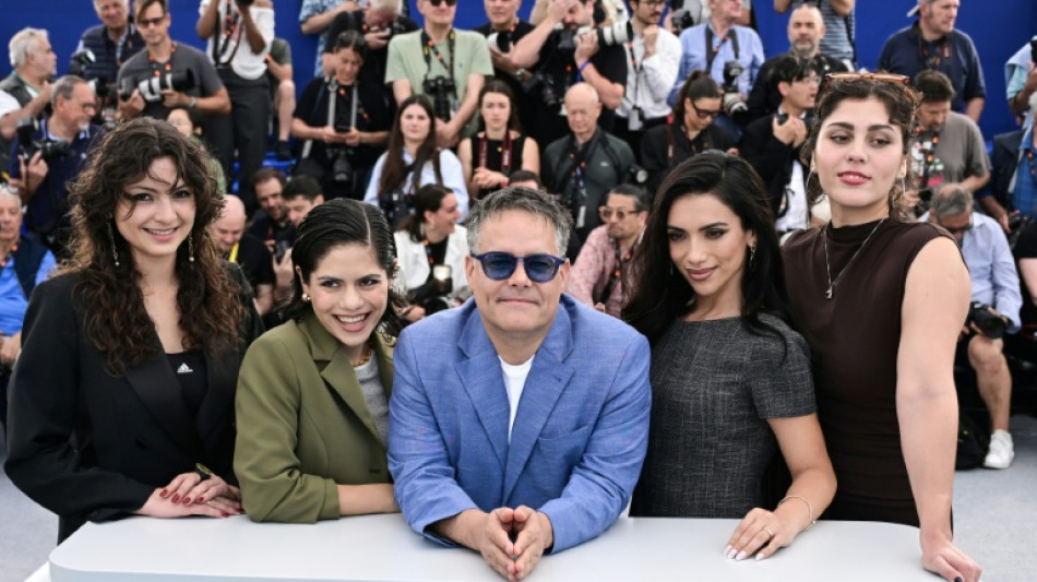 "La ola" feminista de Chile irrumpe en Cannes