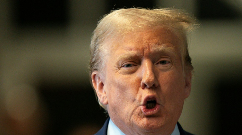 Stormy Daniels &eacute; interrogada pela defesa de Donald Trump em Nova York