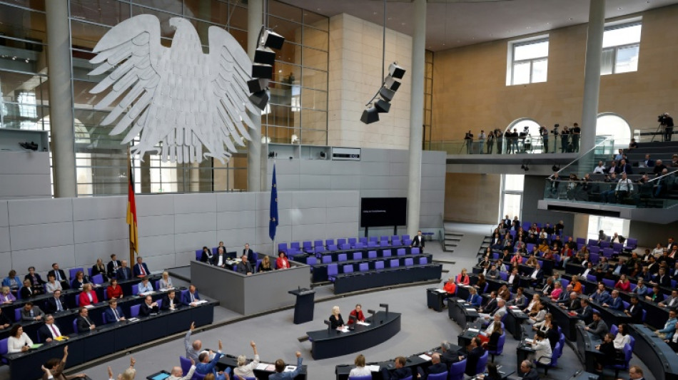 Schlagabtausch in Haushaltsdebatte - Opposition kritisiert "Verschiebebahnhof"