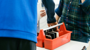 Mais interação e melhor concentração nas escolas finlandesas após a proibição de celulares