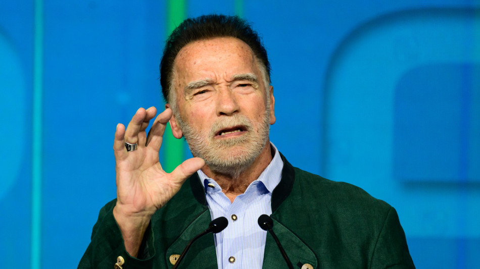 Anziana brasiliana truffata, d&agrave; risparmi a falso Schwarzenegger