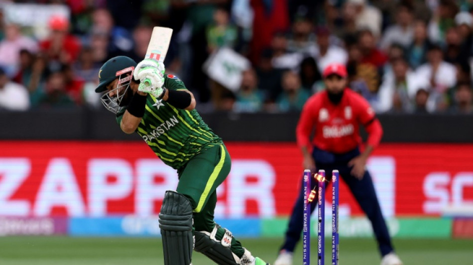 Curran stars as Pakistan set England 138 to win T20 World Cup