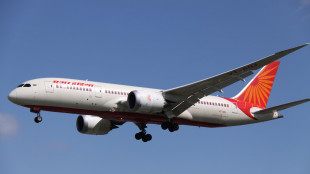 Aereo di Air India prende fuoco all'atterraggio a Delhi