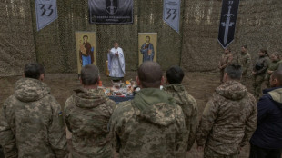 Un capell&aacute;n para vivos y muertos en el campo de batalla en Ucrania