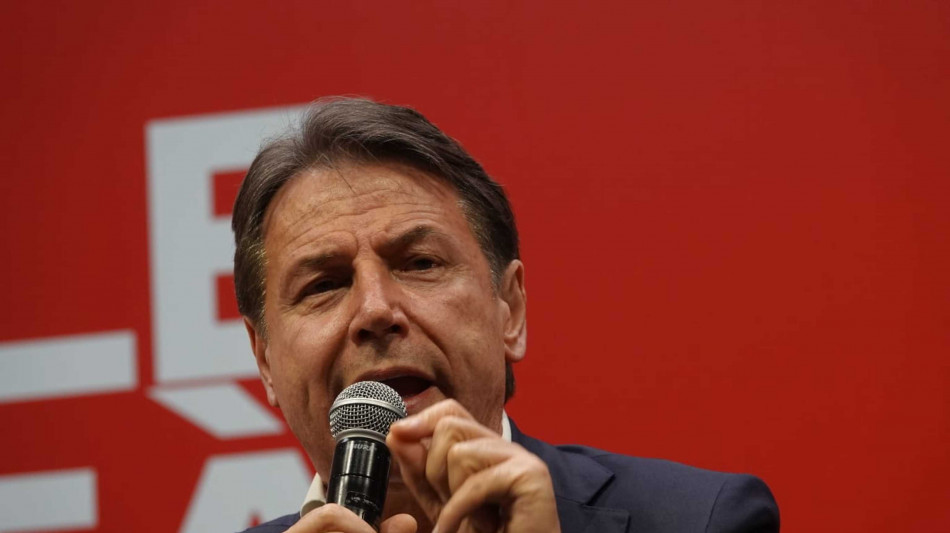 Programma M5s al voto, 'continuare ad inviare armi a Kiev &egrave; allontanare la pace'