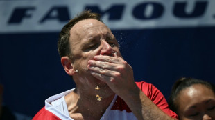 Regreso voraz del gran campe&oacute;n de la ingesta de perros calientes en EEUU