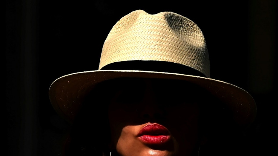 El fin del uso obligatorio de la mascarilla en Espa&ntilde;a entra en vigor