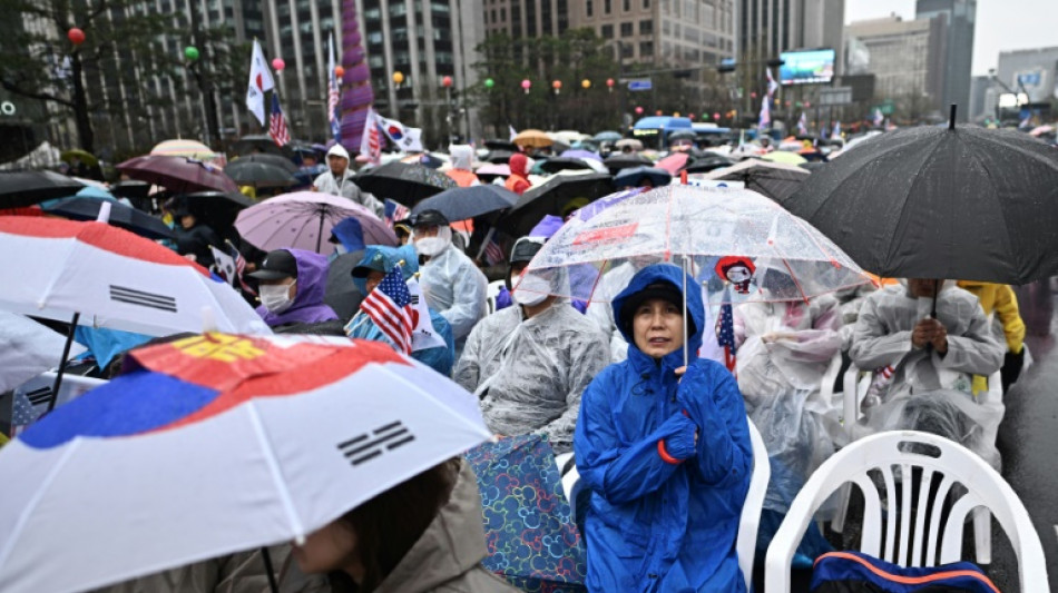 Tausende protestieren in S&uuml;dkorea gegen Absetzung von Pr&auml;sident Yoon