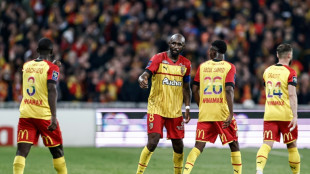 Lens vence Reims e fica a 3 pontos do PSG no Franc&ecirc;s
