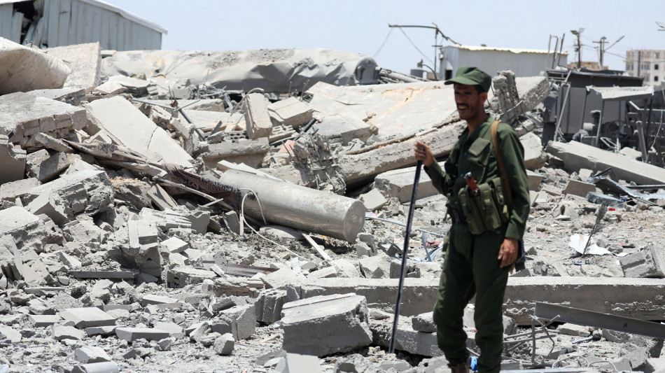 Houthi, '8 morti, tra cui donne e bambini, in un attacco Usa'
