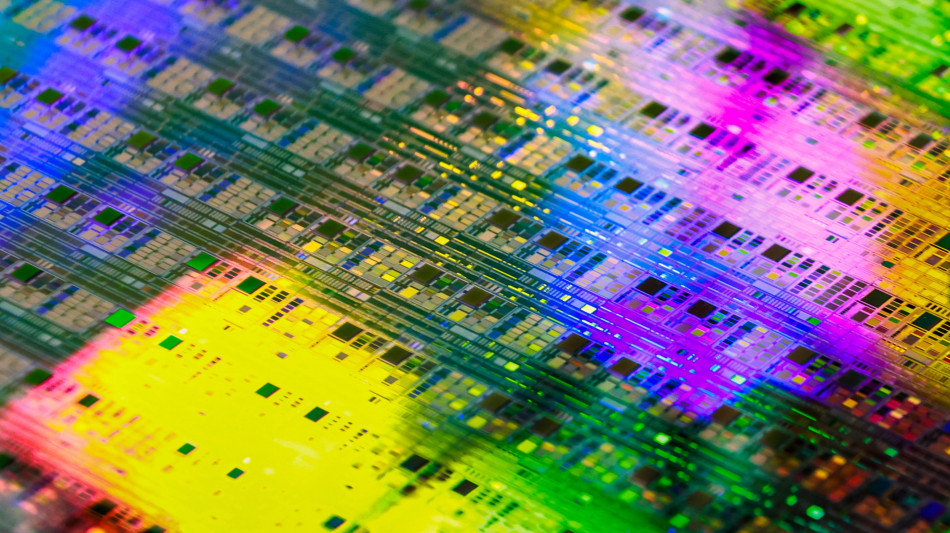 Mercato Ue delle tlc vale 1.142 miliardi, da Ia traino a crescita