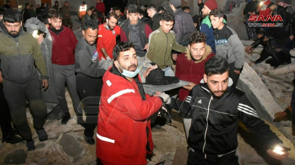Cientos de muertos tras sismo de magnitud 7,8 en Turqu&iacute;a y Siria