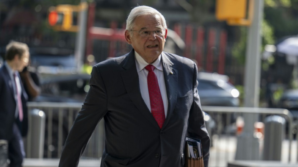 El exsenador de origen cubano Bob Men&eacute;ndez entra en prisi&oacute;n en EEUU para cumplir 11 a&ntilde;os de condena