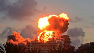Israel lan&ccedil;a novos bombardeios no sul do L&iacute;bano e suas tropas avan&ccedil;am 