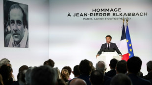 Macron loue en Jean-Pierre Elkabbach un "interviewer redoutable" lors d'un hommage contest&eacute;