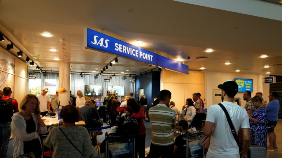 SAS: les pilotes se mettent en gr&egrave;ve, un vol sur deux annul&eacute;