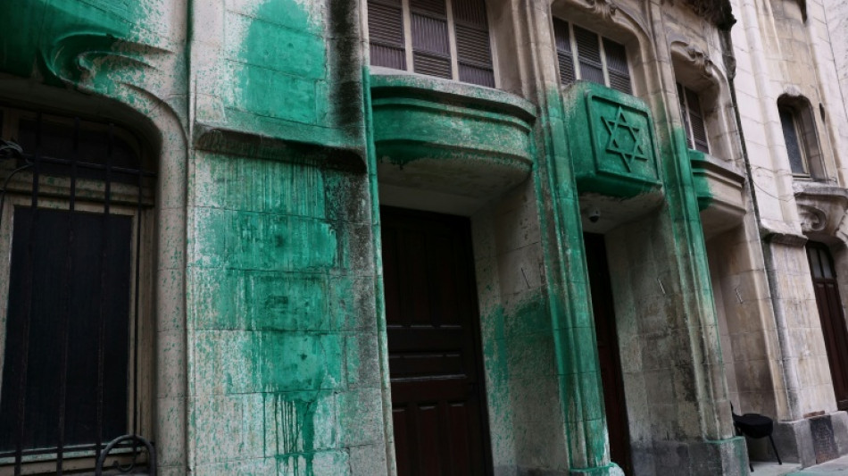 Mehrere j&uuml;dische Einrichtungen in Paris mit gr&uuml;ner Farbe beschmiert