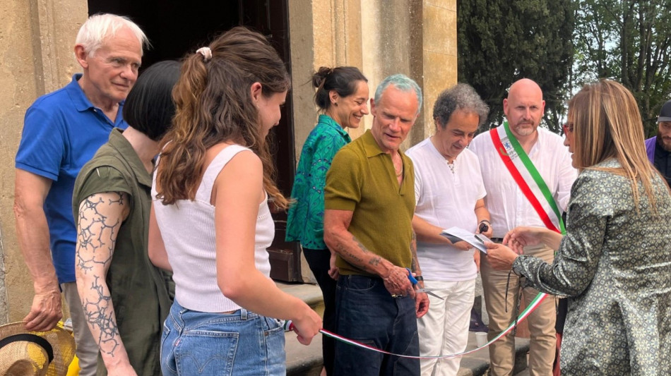 Bassista Red Hot Chili Peppers a inaugurazione mostra Chianti