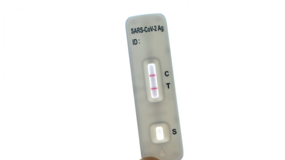 Espa&ntilde;a aplica una nueva estrategia frente al covid, sin cuarentena para casos leves