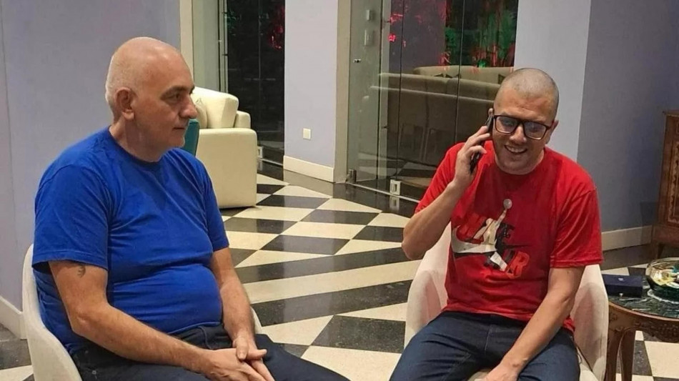 Burl&ograve; chiama e rassicura la figlia