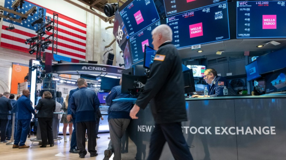 Wall Street ouvre en l&eacute;ger rebond pour terminer la semaine
