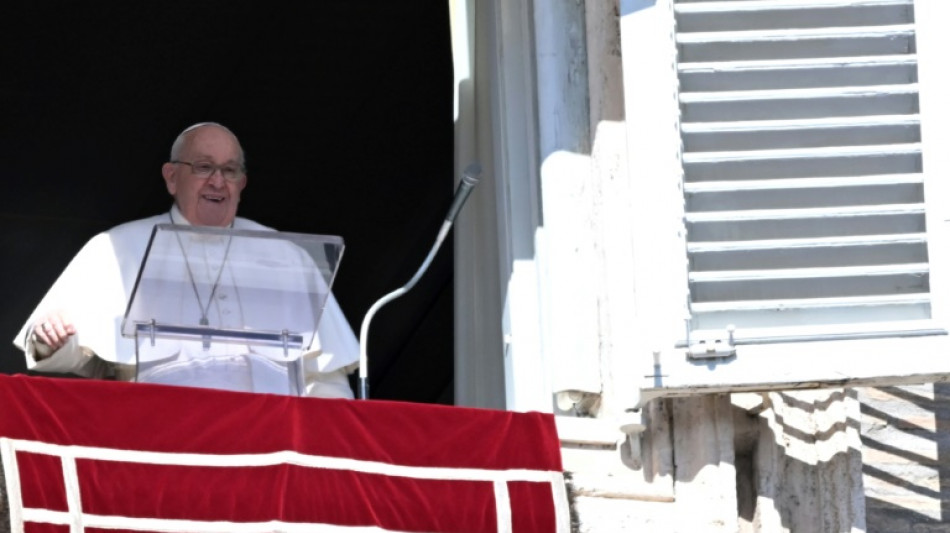 El papa Francisco, todav&iacute;a con gripe, cancela sus audiencias del lunes