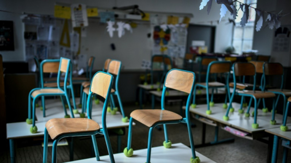 Les enseignants en gr&egrave;ve pour lancer "un avertissement" &agrave; leur ministre