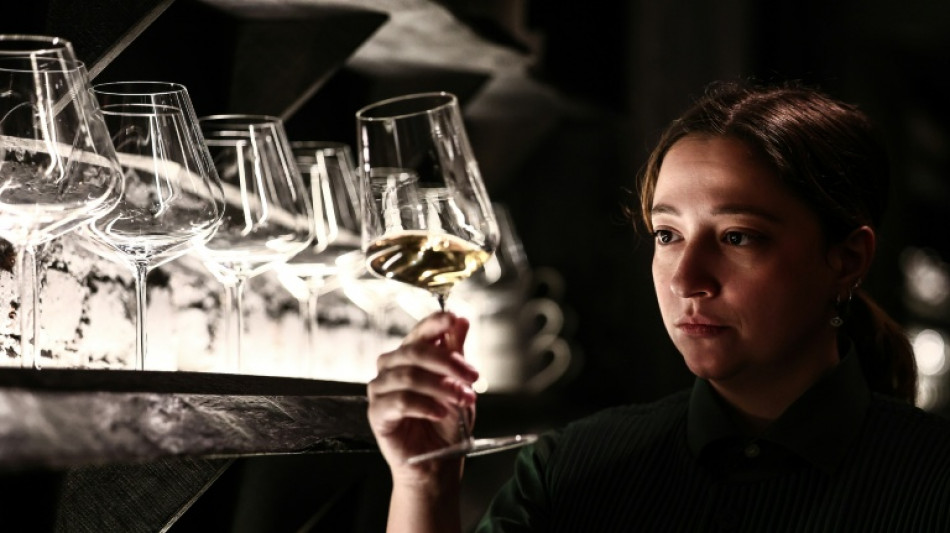 Pour les sommeli&egrave;res, un verre &agrave; moiti&eacute; plein