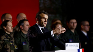 Macron aboga por "movilizar" m&aacute;s a los j&oacute;venes para "reforzar" al ej&eacute;rcito en Francia