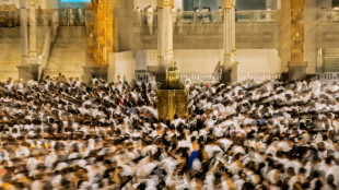 Les p&egrave;lerins de La Mecque se dirigent vers Mina, &eacute;tape cruciale du hajj