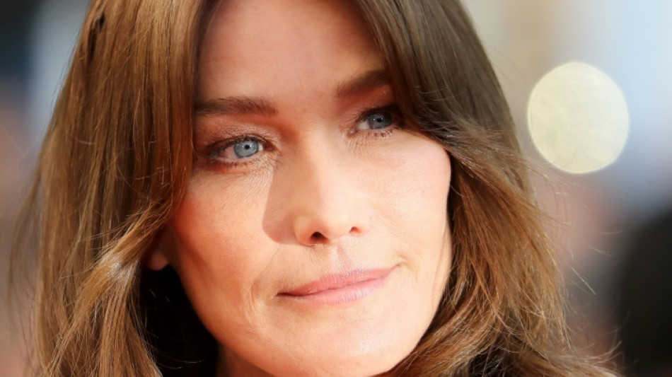 R&eacute;tractation de Takieddine: face aux juges, Carla Bruni-Sarkozy reconna&icirc;t avoir poss&eacute;d&eacute; un t&eacute;l&eacute;phone au coeur de l'enqu&ecirc;te
