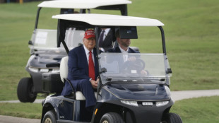 Trump invite à dîner les acheteurs de sa cryptomonnaie, un mélange des genres jamais vu