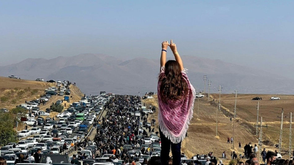 Schweizer Botschafterin im Iran l&ouml;st mit Auftritt im Tschador Proteste aus