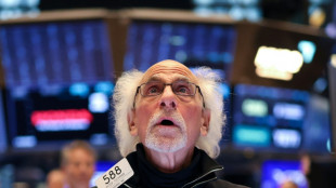 Wall Street termine en baisse, dans l'attente de nouvelles &eacute;tapes de la guerre commerciale