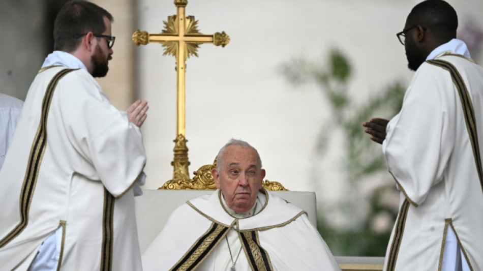 Le pape pr&eacute;side la messe de P&acirc;ques malgr&eacute; sa sant&eacute; chancelante