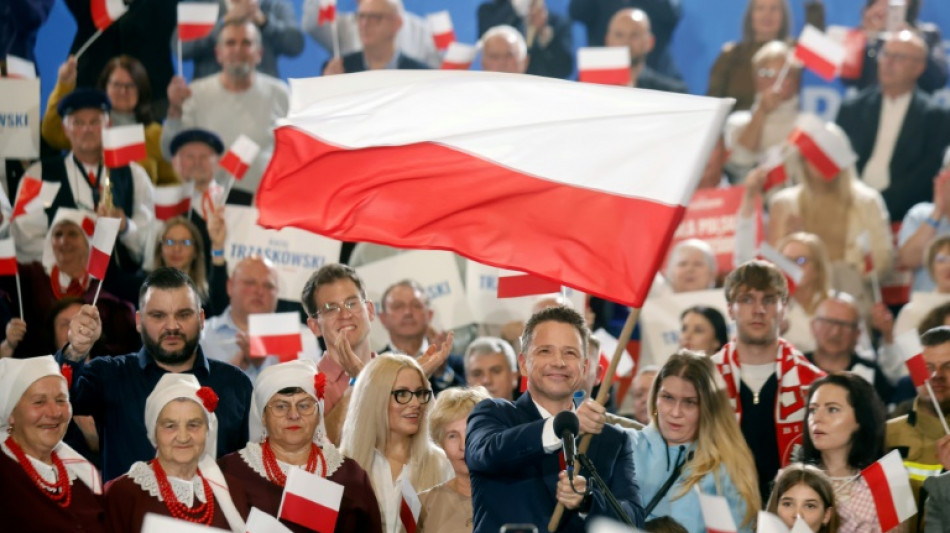 Le maire pro-europ&eacute;en de Varsovie remporte de justesse le premier tour de la pr&eacute;sidentielle polonaise