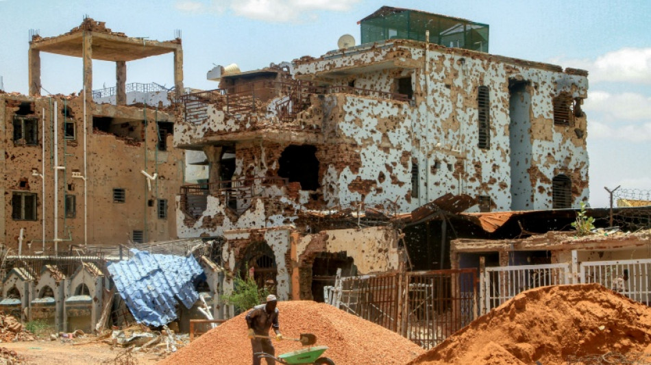 Sudaneses se lanzan a reconstruir su capital devastada por la guerra