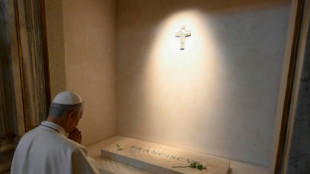 Papst Leo XIV. besucht Grab von Vorg&auml;nger Franziskus und betet