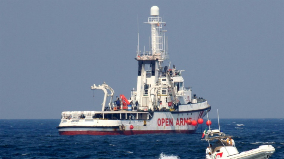 Rescatan a m&aacute;s de 50 migrantes de una plataforma petrolera en el Mediterr&aacute;neo