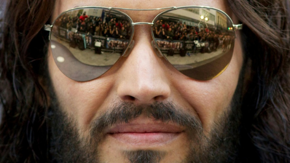 Accus&eacute; de viol, l'acteur Russell Brand parle de semaine "d&eacute;primante"