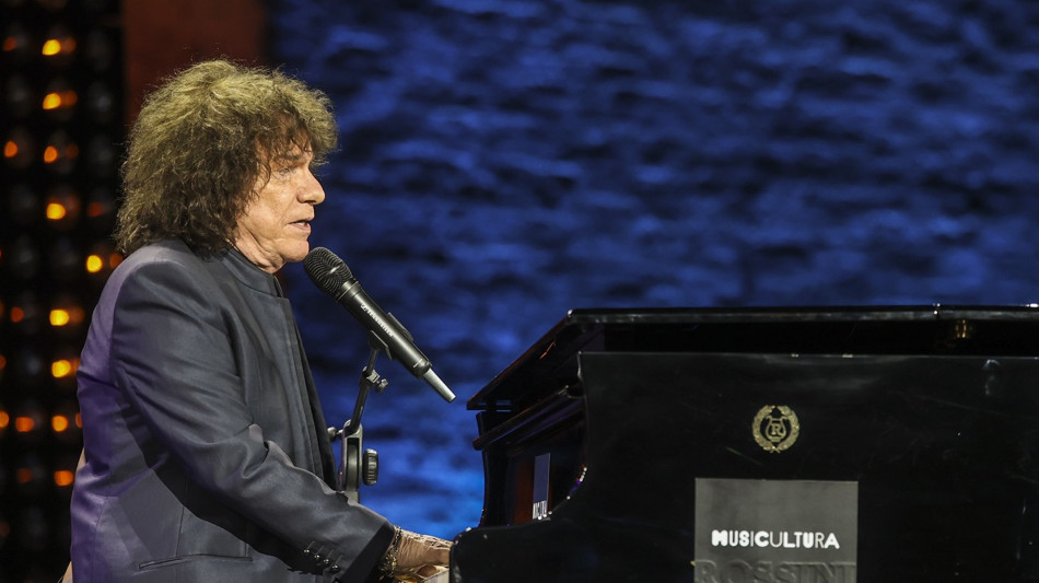 Standing ovation per Cocciante a Musicultura 2025