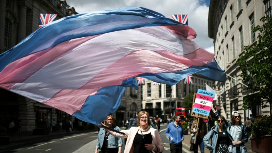 Juíza dos EUA ordena volta de passaportes com gênero 'X'