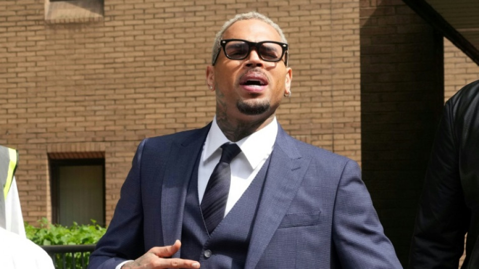El cantante estadounidense Chris Brown se declara no culpable en un caso de agresi&oacute;n en una discoteca