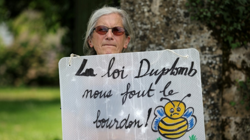 La petici&oacute;n en Francia contra el regreso de un criticado pesticida suma 1,2 millones de firmas