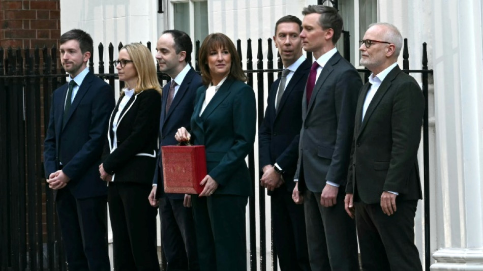 El gobierno británico anuncia subidas de impuestos para tranquilizar a los mercados