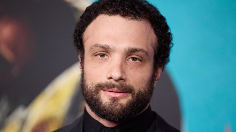 Un giovane gangster di nome Stalin, gli d&agrave; il volto Cosmo Jarvis
