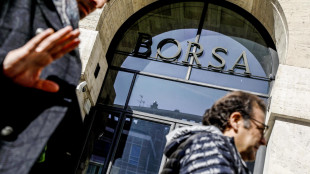 Borsa: Milano in calo (-0,6%) col tonfo del risparmio gestito, scatta Tim