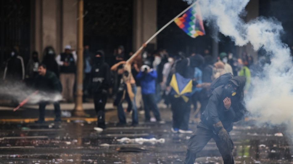 Manifesta&ccedil;&atilde;o de universit&aacute;rios termina em confronto com a pol&iacute;cia na Argentina