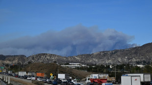 Miles de &oacute;rdenes de evacuaci&oacute;n por nuevo incendio alrededor de Los &Aacute;ngeles