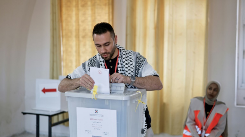 Com baixa participa&ccedil;&atilde;o, palestinos votam nas primeiras elei&ccedil;&otilde;es desde a guerra em Gaza